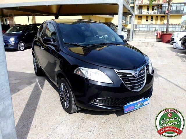 Usata Lancia Ypsilon 85 CV (62 kW) 2015 Nero Utilitaria