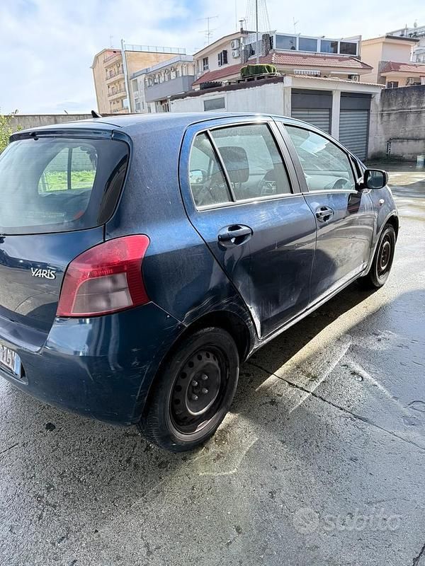 Usata Toyota Yaris Sol 69 CV (50 kW) 2007 Blu Utilitaria