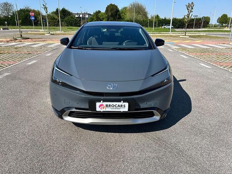 Usata Toyota Prius Lounge 150 CV (110 kW) 2023 Grigio Utilitaria