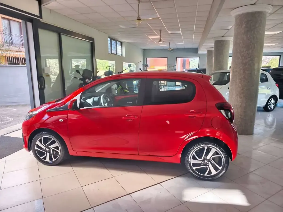 Usata Peugeot 108 Allure 72 CV (52 kW) 2021 Roso doppio strato Utilitaria