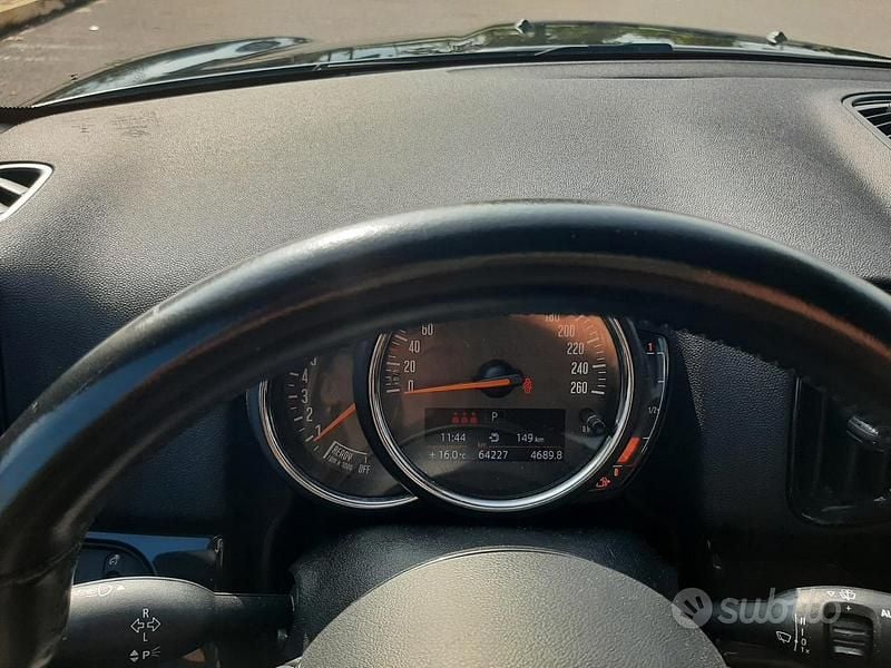 Käytetty Mini Countryman 98 HP (72 kW) 2022 Musta Katumaasturi