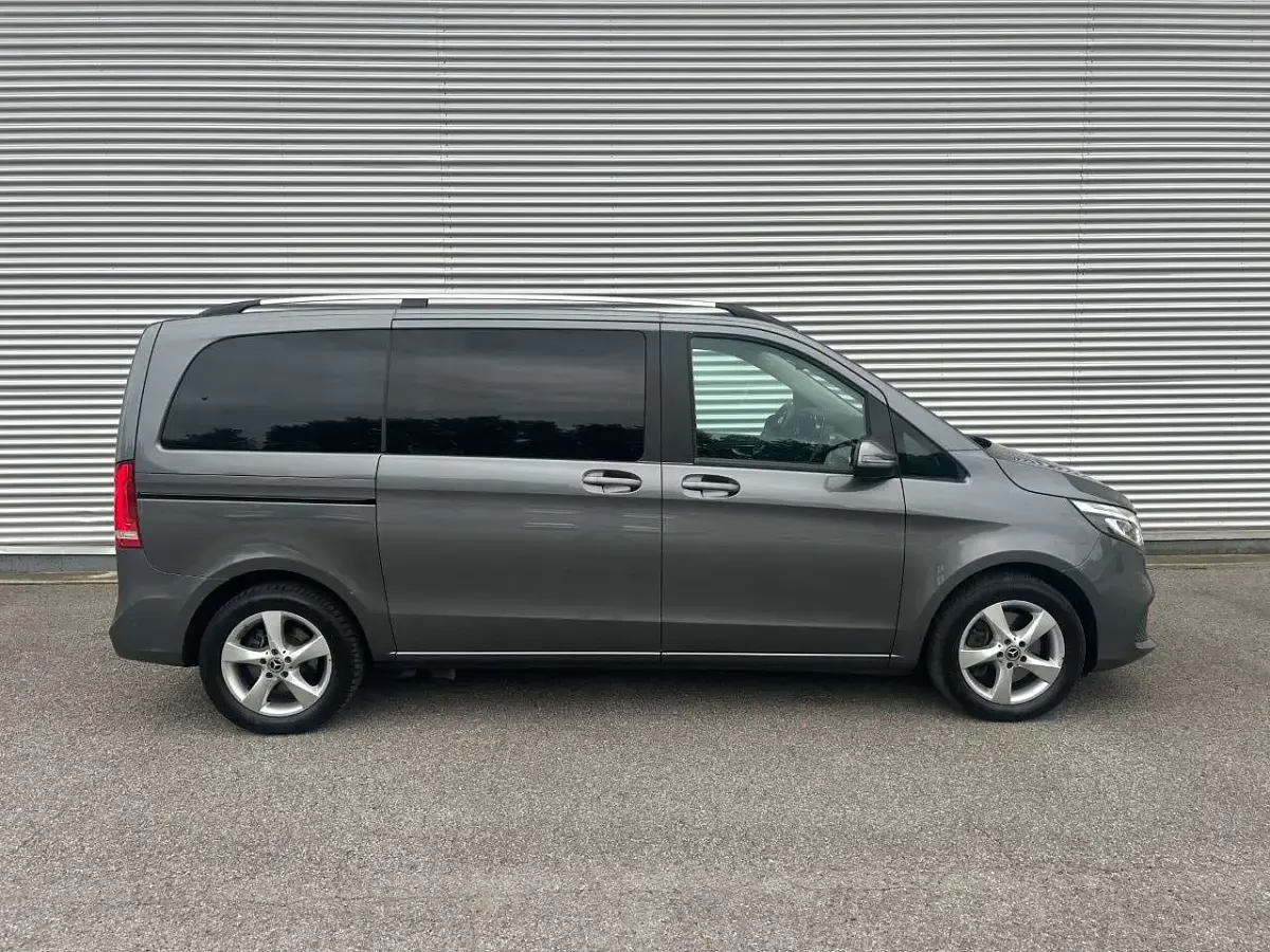 Usata Mercedes V250 190 CV (139 kW) 2021 Grigio metallizzato Monovolume