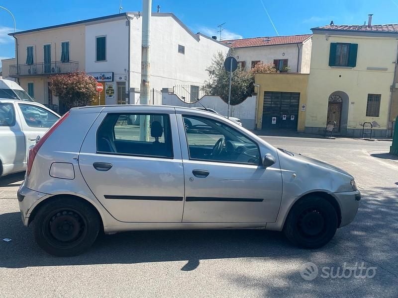 Usata Fiat Punto 60 CV (44 kW) 2001 Utilitaria