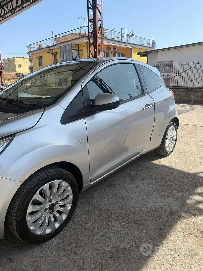 Usata Ford Ka 69 CV (50 kW) 2016 Grigio Berlina