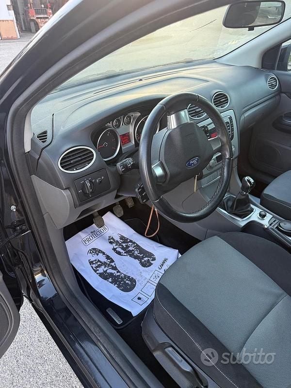 Usata Ford Focus 90 CV (66 kW) 2010 Nero Berlina