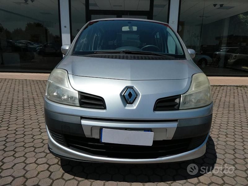 Grigio Usata 2009 Renault Modus Dynamique Monovolume | 4500 € (Cara) - Immagine 1/4