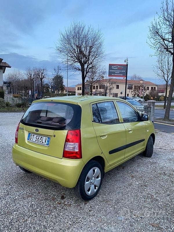 Usata Kia Picanto Spirit 61 CV (44 kW) 2006 Verde Utilitaria