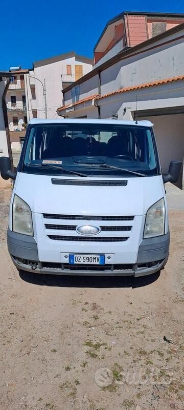 Bianco Usata 2010 Ford Transit Tre volumi | 8000 € - Immagine 1/4