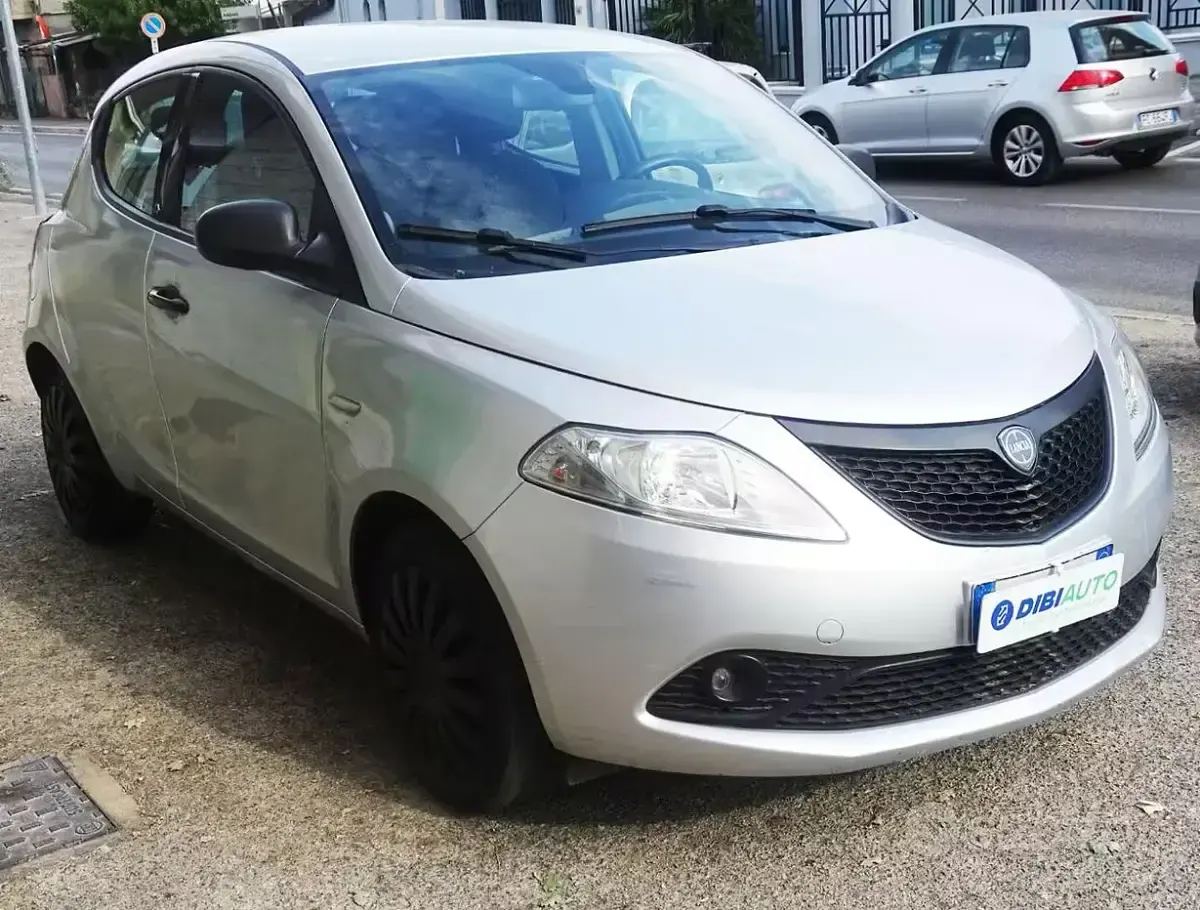 Usata Lancia Ypsilon 69 CV (50 kW) 2018 Grigio Utilitaria