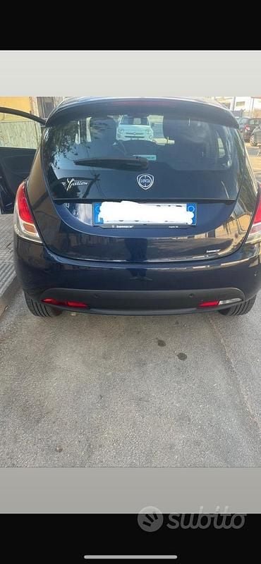 Usata Lancia Ypsilon 69 CV (50 kW) 2018 Blu Utilitaria