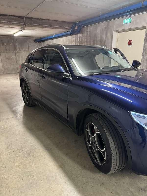 Usata Alfa Romeo Stelvio Executive 209 CV (153 kW) 2017 Blu/azzurro SUV