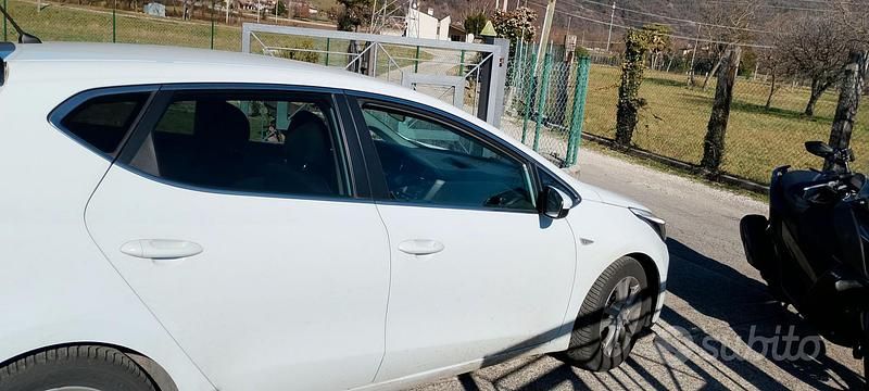 Begagnad Kia Ceed 110 HK (80 kW) 2013 Vit Halvkombi