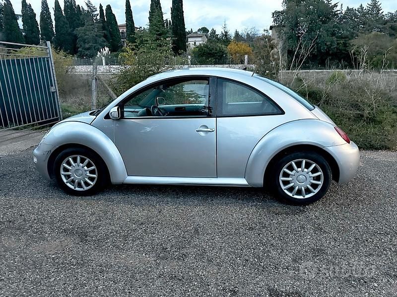 Grigio Usata 2004 VW Beetle Tre volumi | 999 € (Ottimo prezzo) - Immagine 1/4