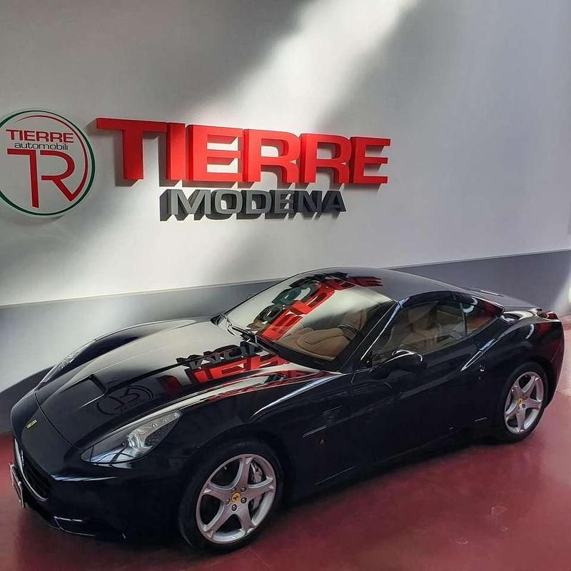Blu/azzurro Usata 2010 Ferrari California Cabrio | 125.000 € (Buon prezzo) - Immagine 1/4