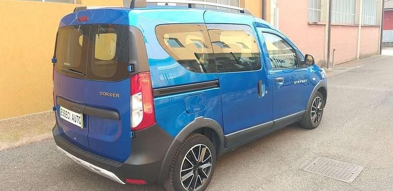 Usata Dacia Dokker Stepway 90 CV (66 kW) 2018 Azzurro metallizzato Monovolume