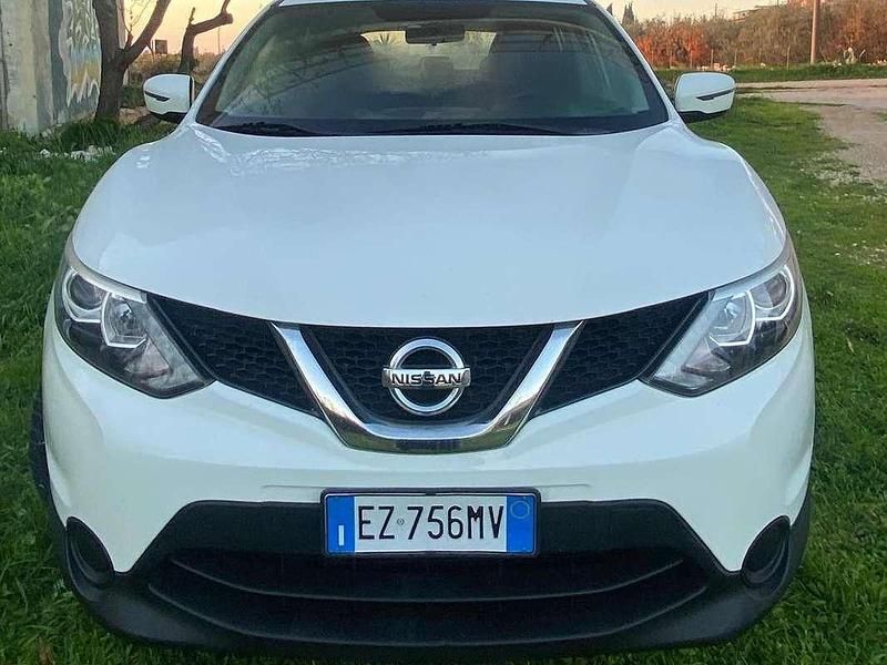 Usata Nissan Qashqai Tekna 110 CV (80 kW) 2015 Bianco SUV