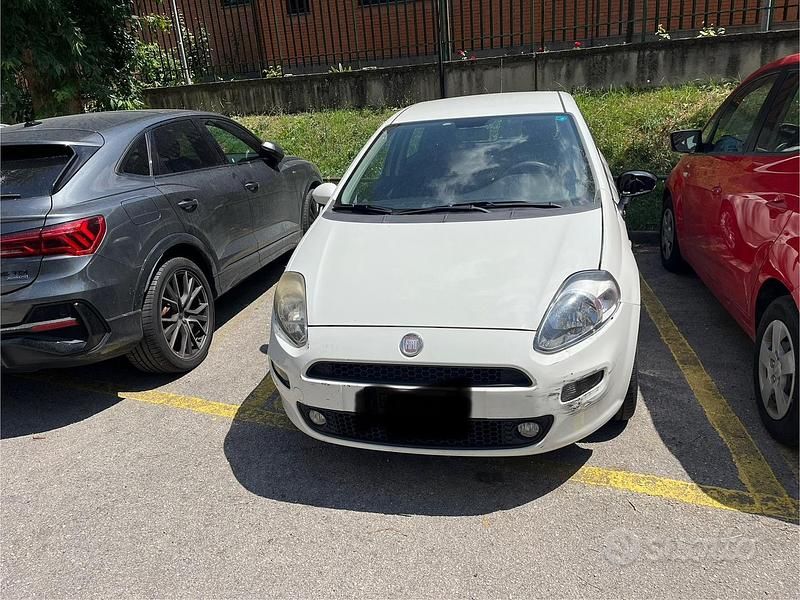 Usata 2012 Fiat Punto Evo Due volumi | 2300 € (Super prezzo) - Immagine 1/4