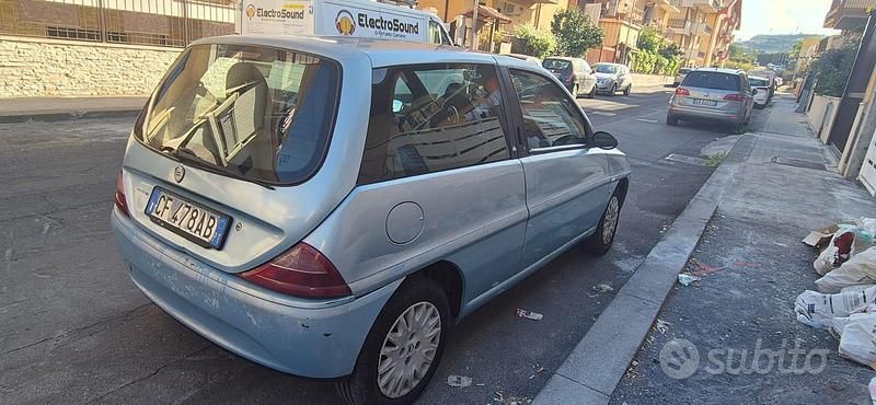Usata Lancia Ypsilon 60 CV (44 kW) 2003 Utilitaria