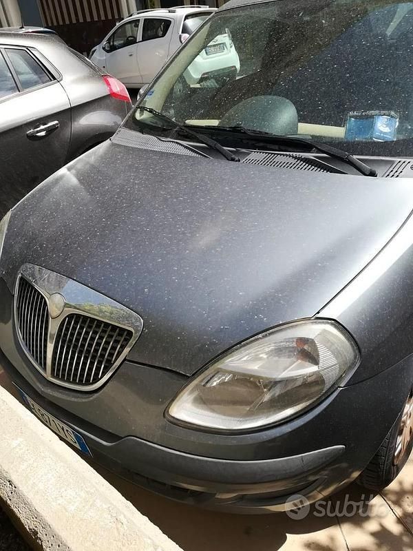 Usata Lancia Ypsilon 69 CV (50 kW) 2004 Grigio Utilitaria