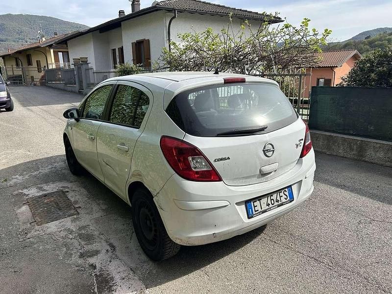 Usata Opel Corsa 75 CV (55 kW) 2013 Utilitaria