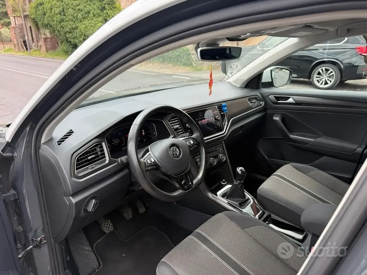 Usata VW T-Roc 116 CV (85 kW) 2019 Grigio SUV