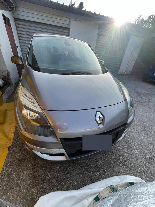 Usata Renault Scénic III XMOD 110 CV (80 kW) 2011 Grigio Monovolume