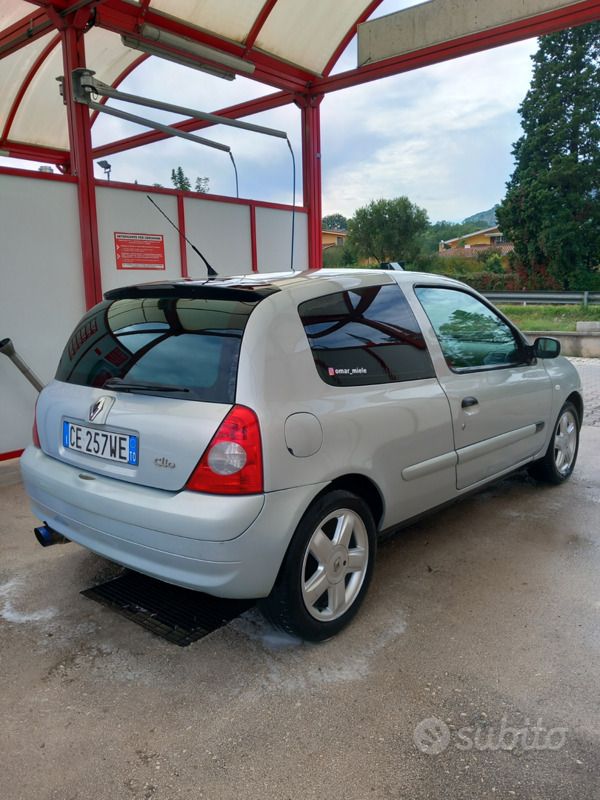 Usata Renault Clio II 98 CV (72 kW) 2003 Grigio Utilitaria