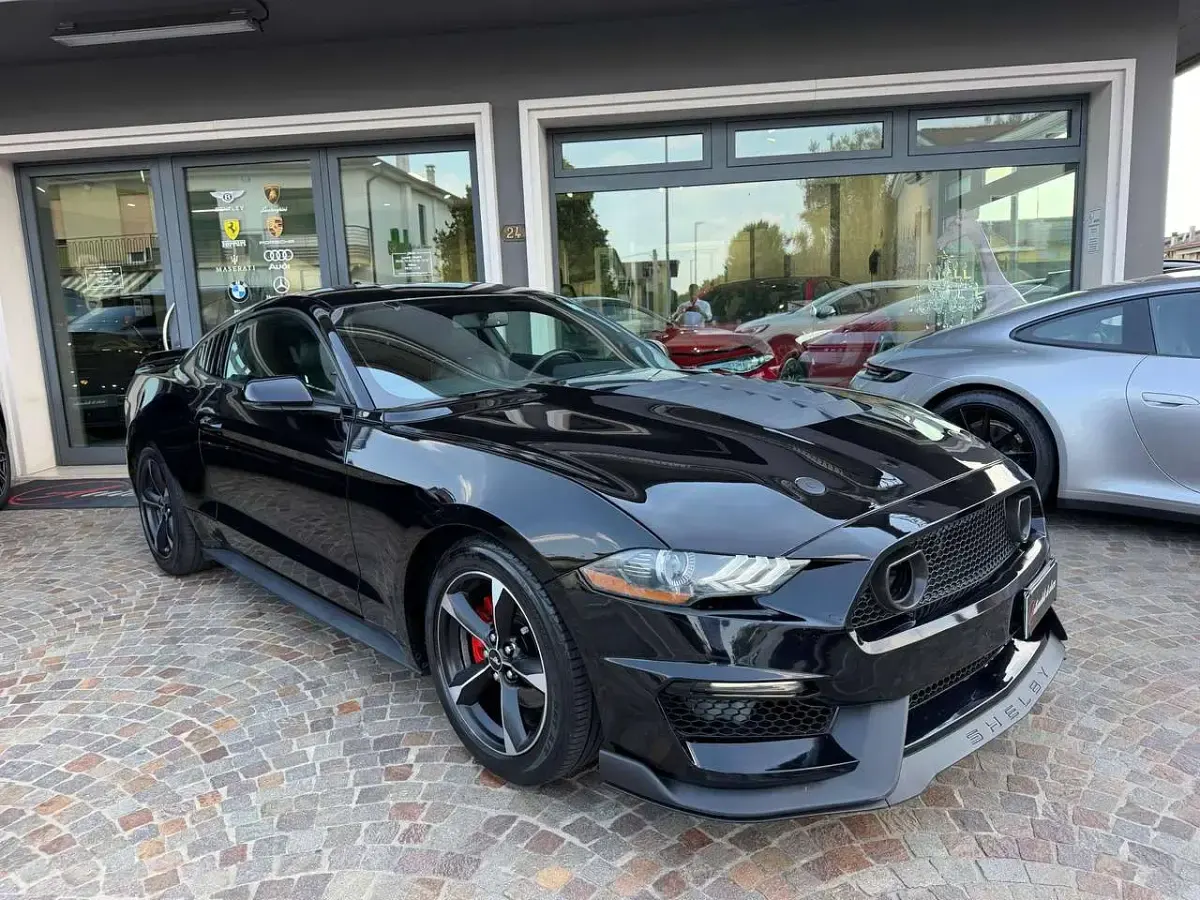 Usata Ford Mustang Fastback 317 CV (233 kW) 2022 Nero Coupé