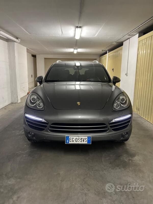 Usata Porsche Cayenne 245 CV (180 kW) 2011 Grigio SUV