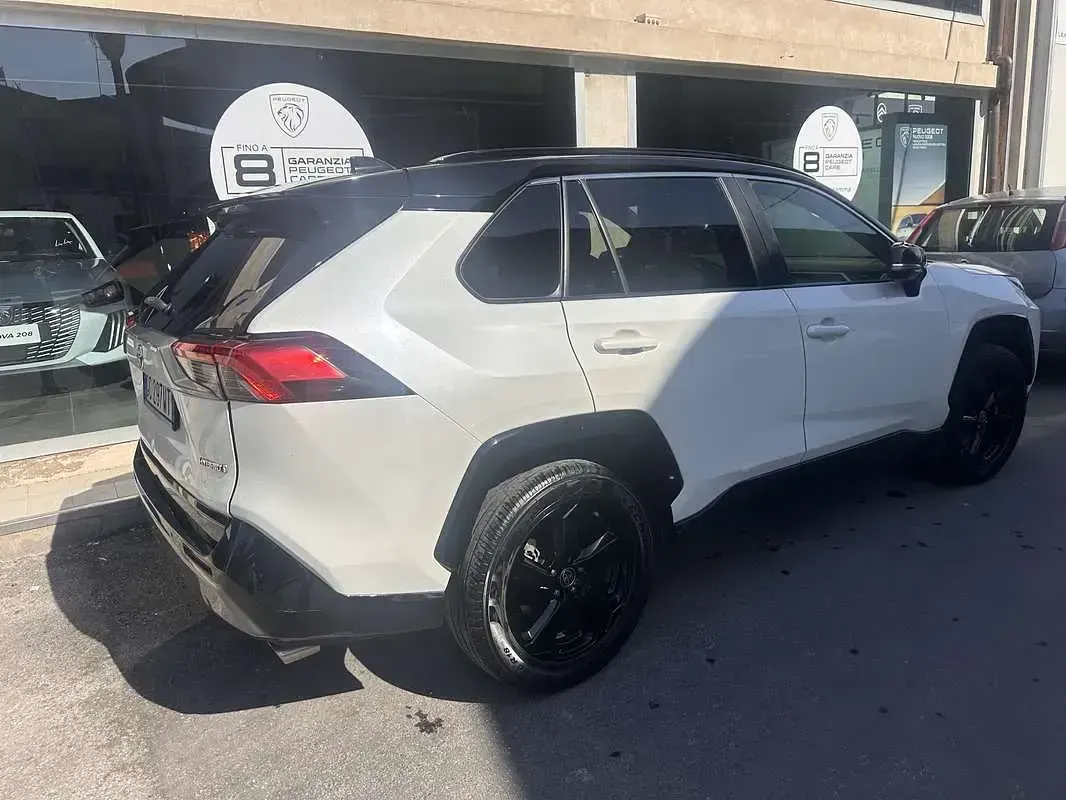 Usata Toyota RAV4 Hybrid Style 178 CV (130 kW) 2021 SUV