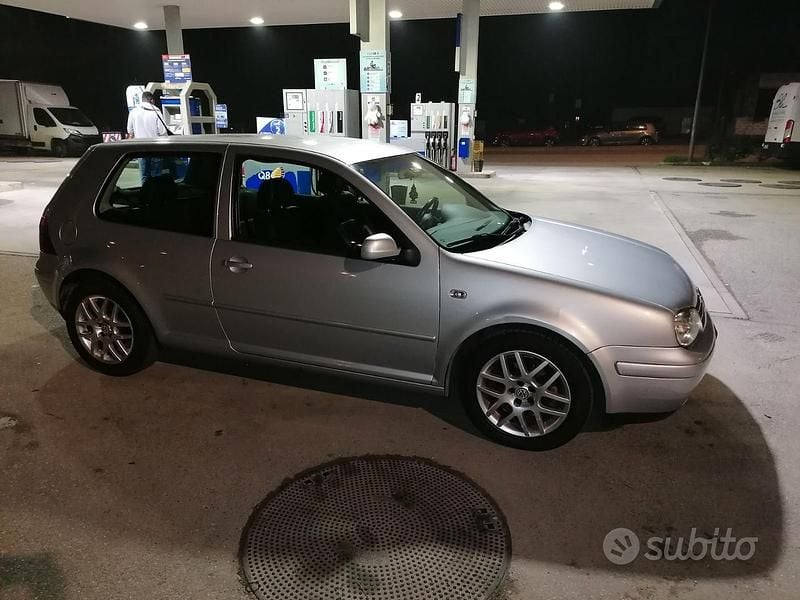 Usata VW Golf IV 110 CV (80 kW) 2001 Utilitaria