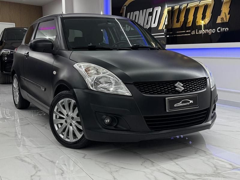 Grigio Usata 2012 Suzuki Swift GL Due volumi | 4900 € (Buon prezzo) - Immagine 1/4