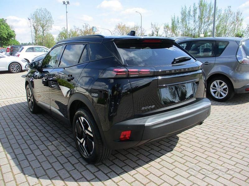 Usata Peugeot 2008 Allure 101 CV (74 kW) 2025 Nero SUV
