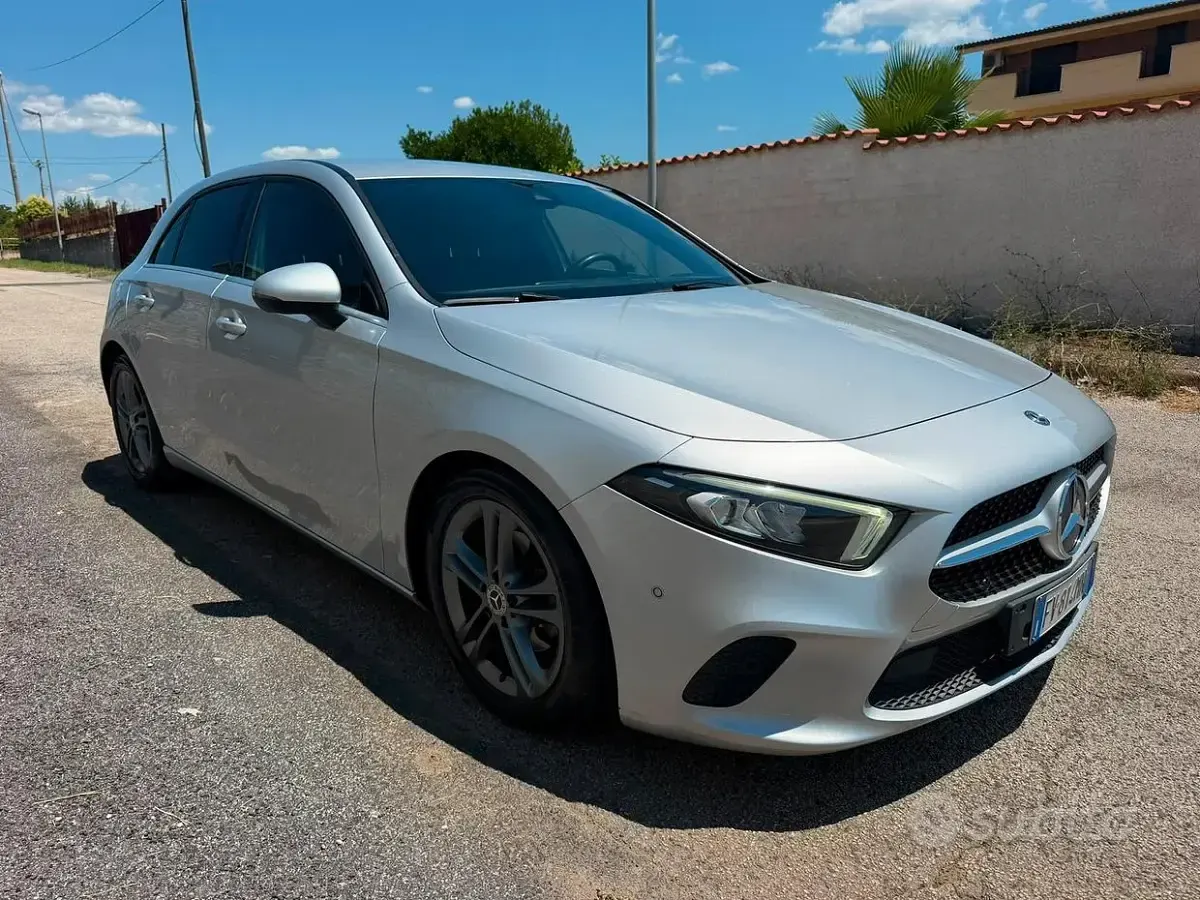 Usata Mercedes A180 136 CV (100 kW) 2019 Grigio Berlina