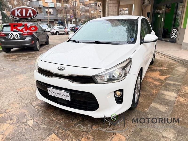 Usata Kia Rio 90 CV (66 kW) 2017 Bianco Berlina