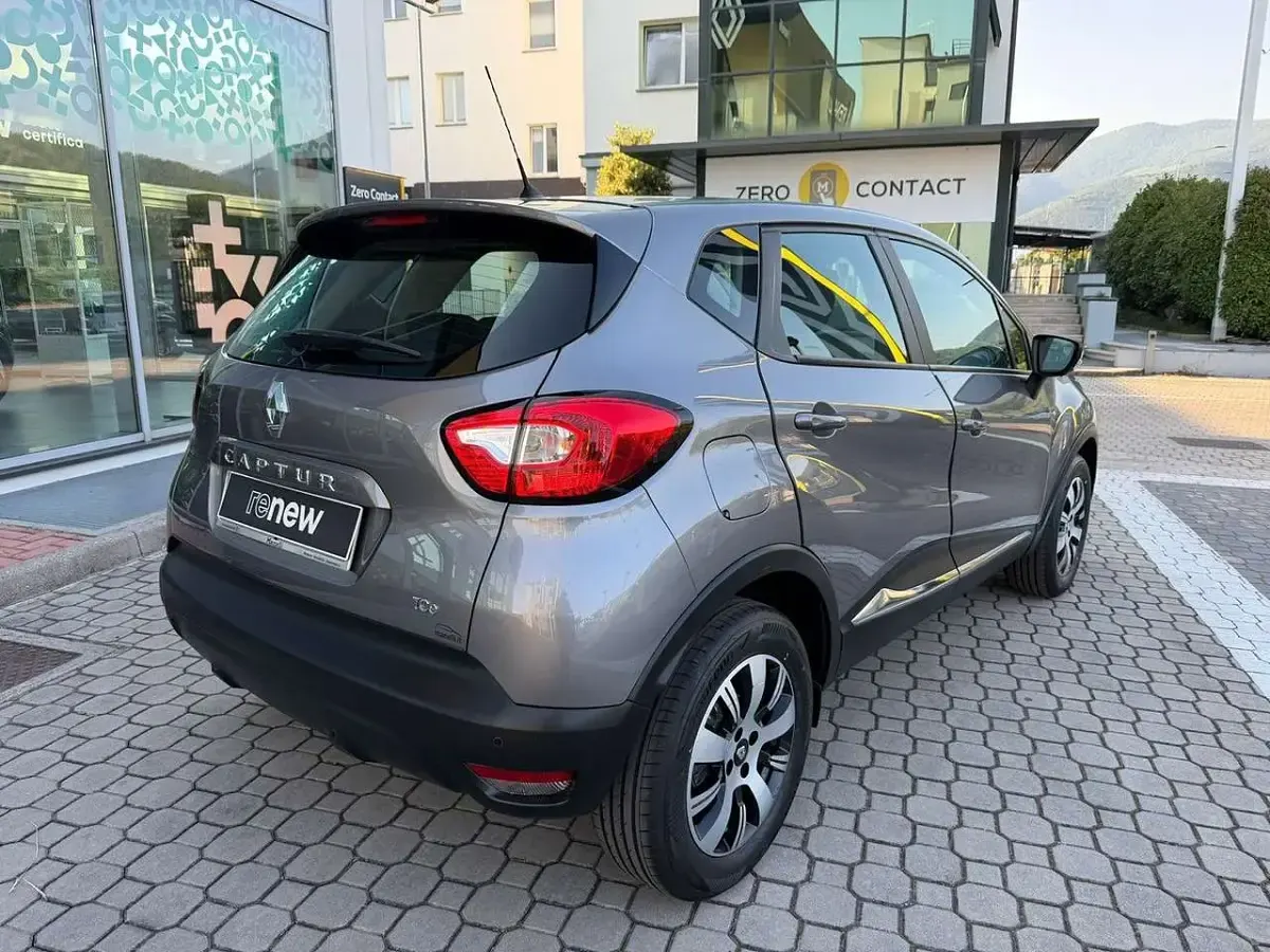 Usata Renault Captur Zen 90 CV (66 kW) 2016 Grigio SUV
