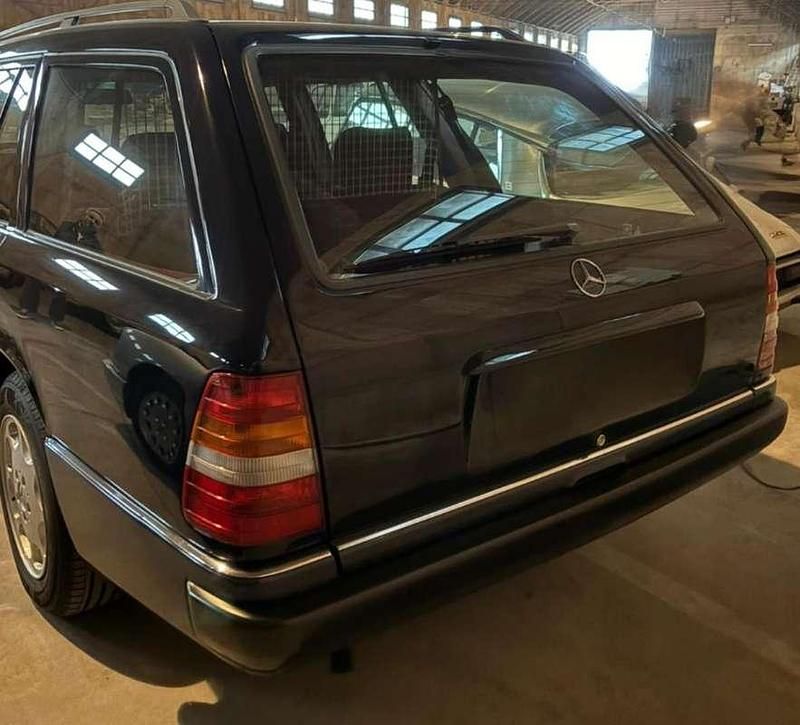 Usata Mercedes 200 77 CV (56 kW) 1990 Nero Station wagon