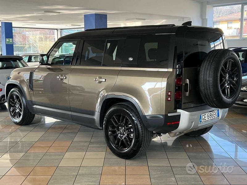 Usata Land Rover Defender SE Dynamic 200 CV (147 kW) 2021 Gondwana stone gloss SUV