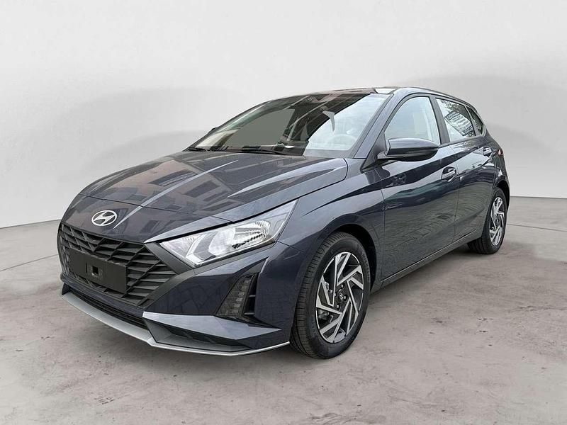 Grigio Nuova 2025 Hyundai i20 Tre volumi | 17.500 € (Buon prezzo) - Immagine 1/4