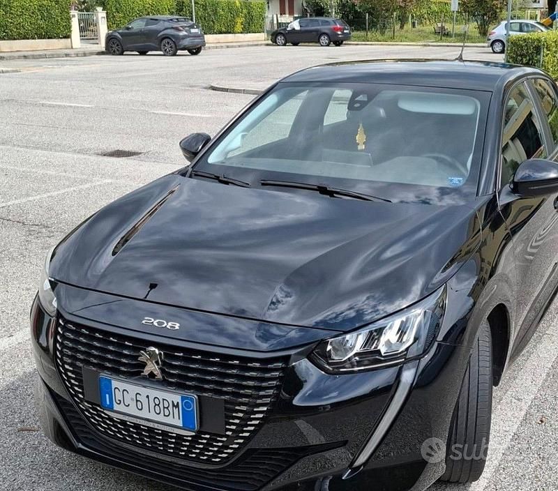 Usata Peugeot 208 75 CV (55 kW) 2020 Nero Utilitaria