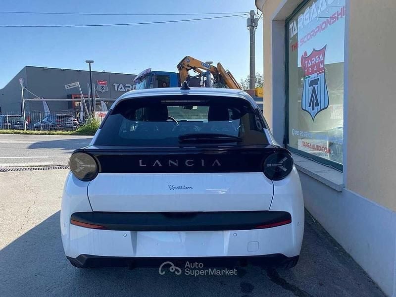 Nuova Lancia Ypsilon 101 CV (74 kW) 2026 Bianco Utilitaria
