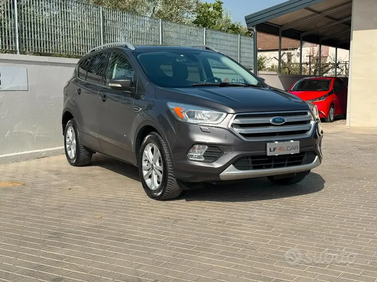 Usata Ford Kuga Titanium 150 CV (110 kW) 2017 Grigio SUV