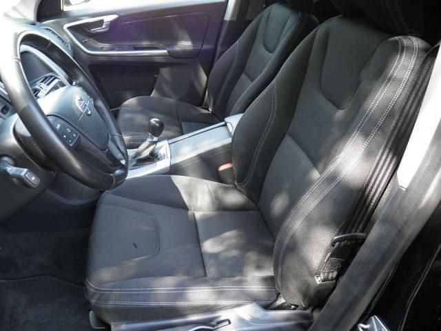 Usata Volvo XC60 Kinetic 190 CV (139 kW) 2015 Nero SUV