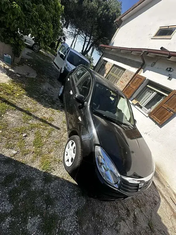 Usata Dacia Sandero Ambiance 75 CV (55 kW) 2010 Berlina
