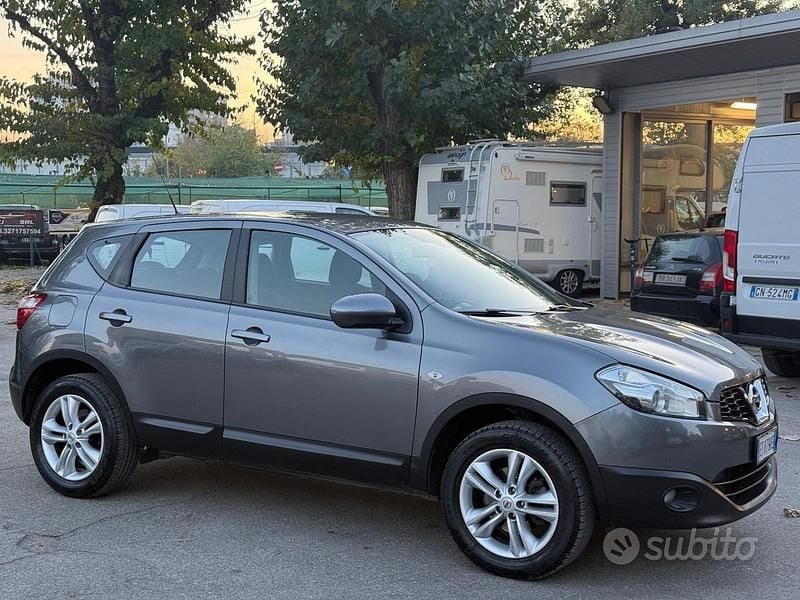 Usata Nissan Qashqai 360º 117 CV (86 kW) 2014 Grigio SUV