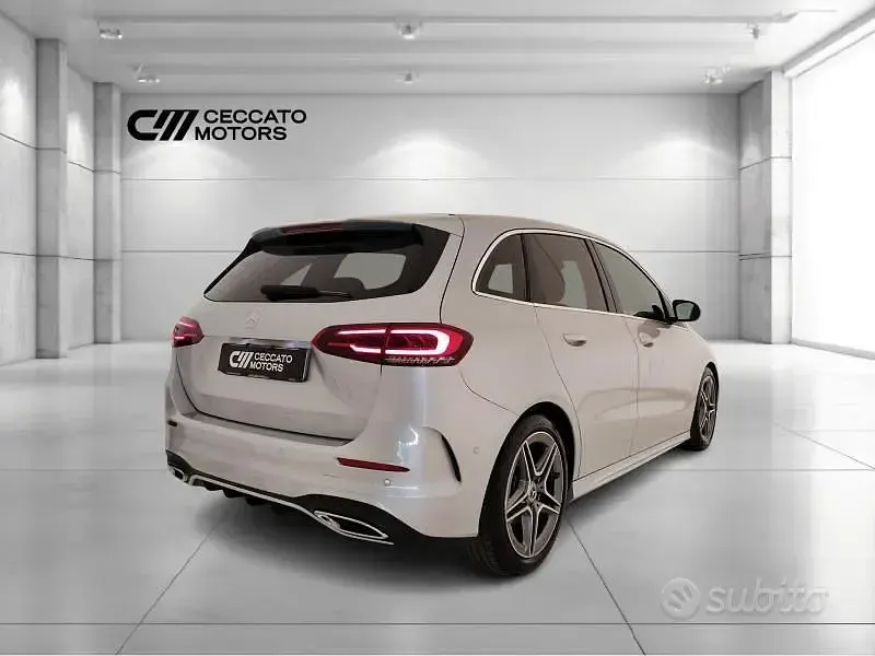 Usata Mercedes B180 Premium 116 CV (85 kW) 2022 Argento Utilitaria