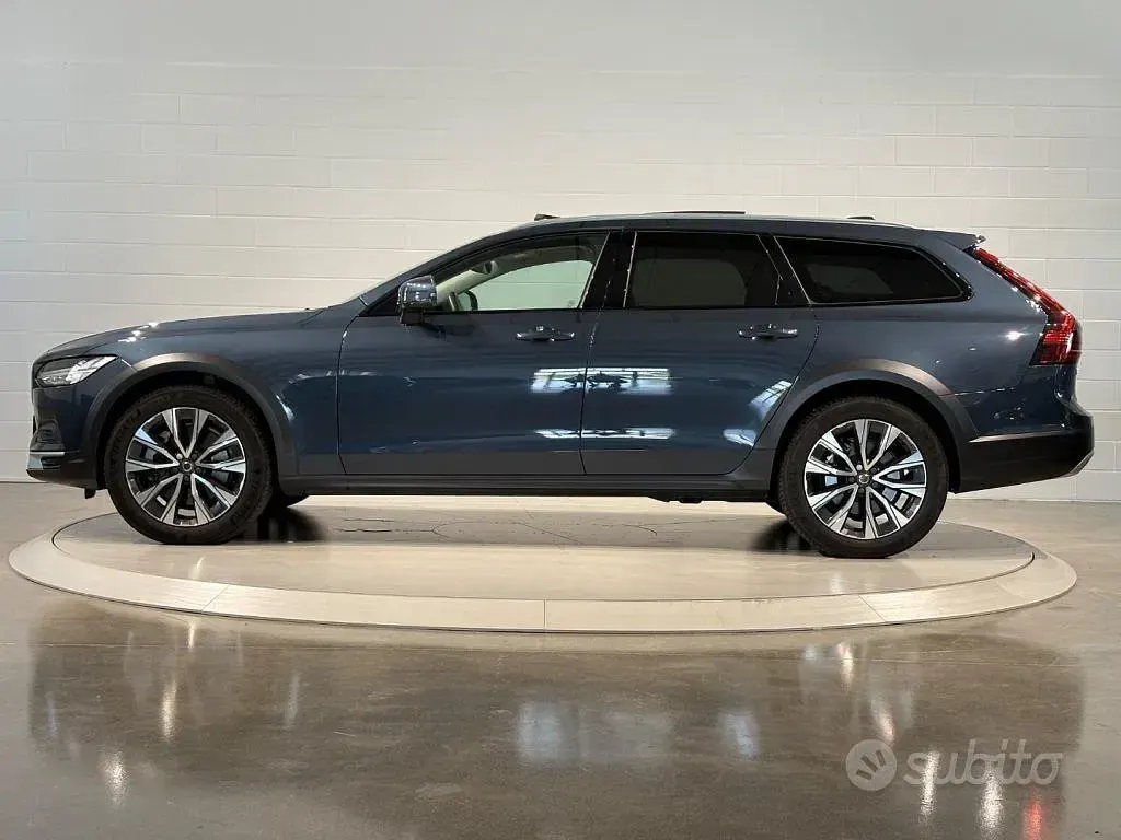 Usata Volvo V90 CC Plus 197 CV (144 kW) 2022 Blu Station wagon