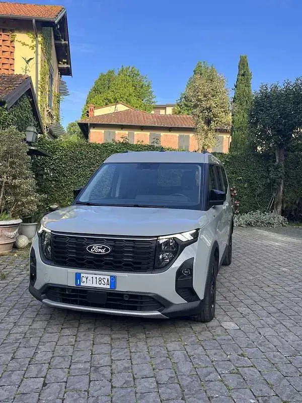 Usata Ford Tourneo Courier Active 124 CV (91 kW) 2025 Monovolume
