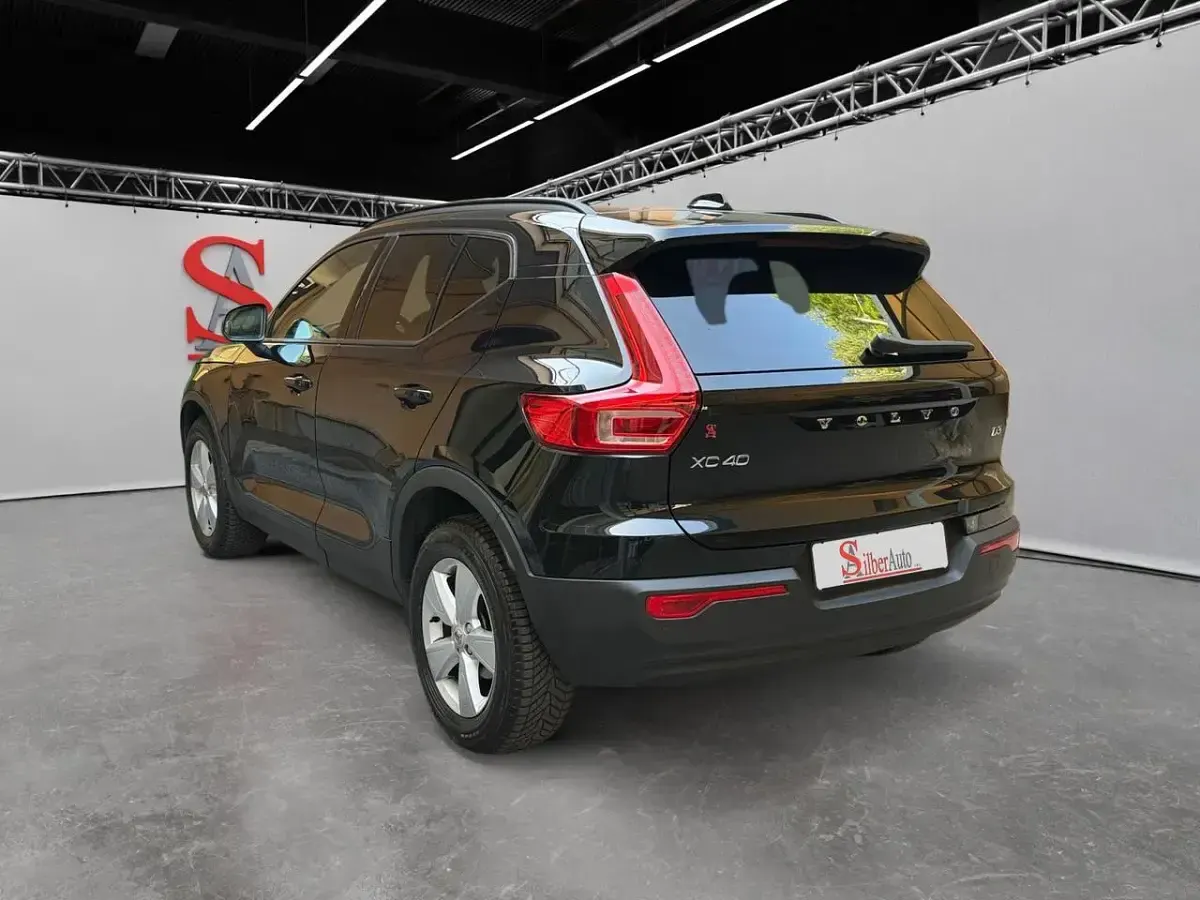 Usata Volvo XC40 Momentum 150 CV (110 kW) 2020 Viola SUV
