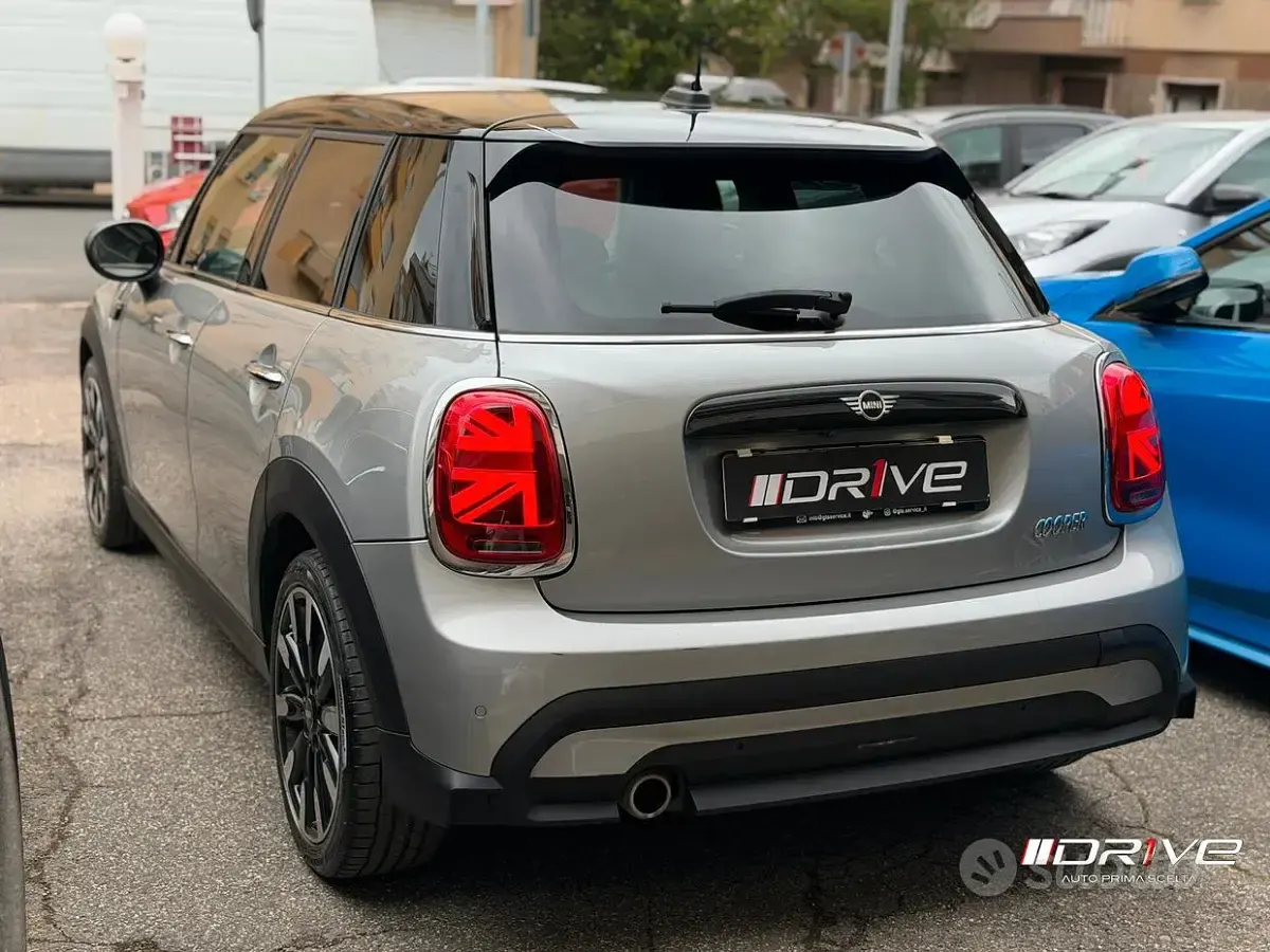 Begagnad Mini John Cooper Works 136 HK (100 kW) 2023 Grå Halvkombi